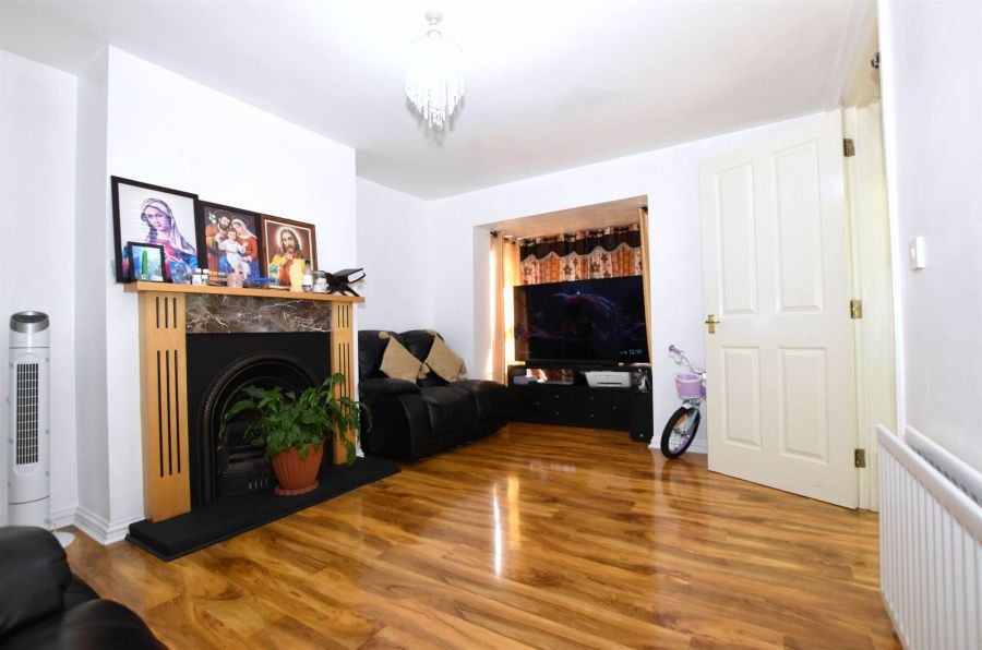 21 Larksborough Avenue