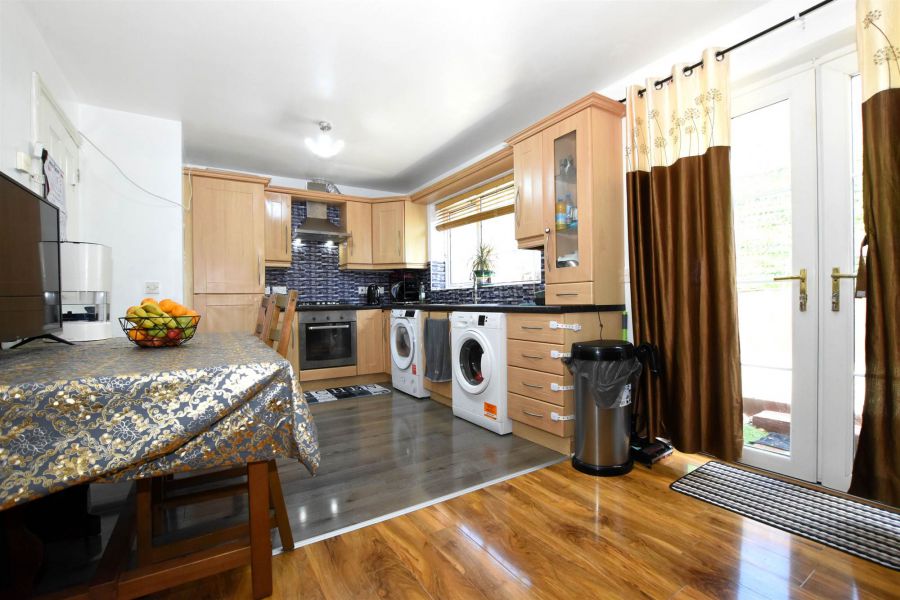 21 Larksborough Avenue