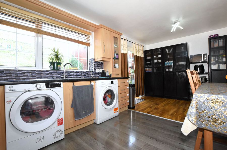 21 Larksborough Avenue