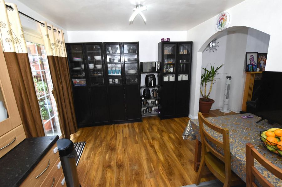 21 Larksborough Avenue