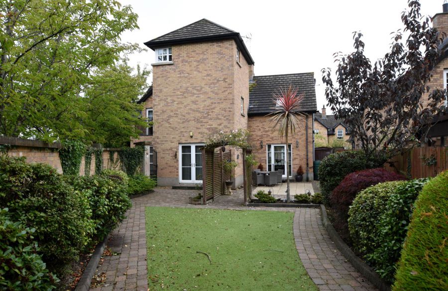 1 Lakeview Manor