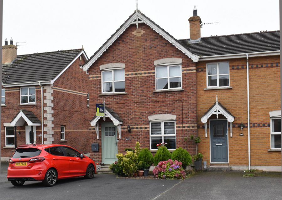 37 Whitethorn Avenue