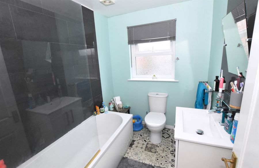 37 Whitethorn Avenue