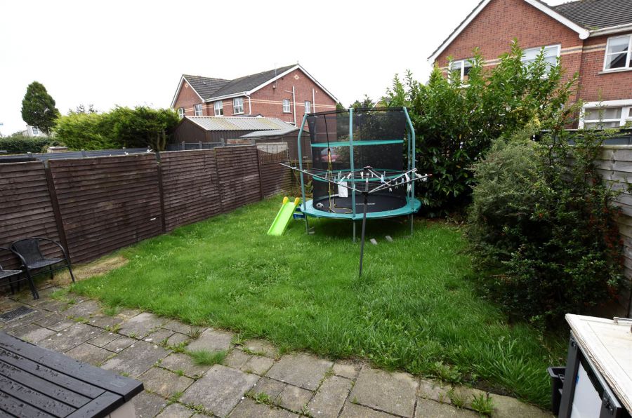 37 Whitethorn Avenue