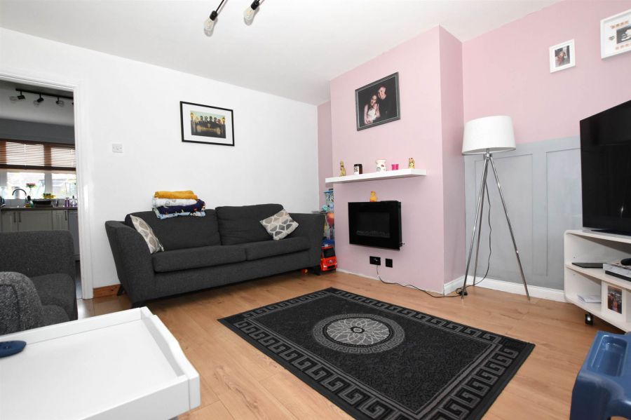 37 Whitethorn Avenue