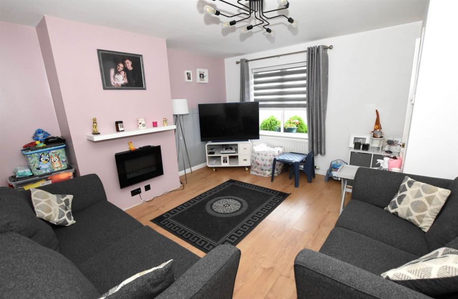 37 Whitethorn Avenue