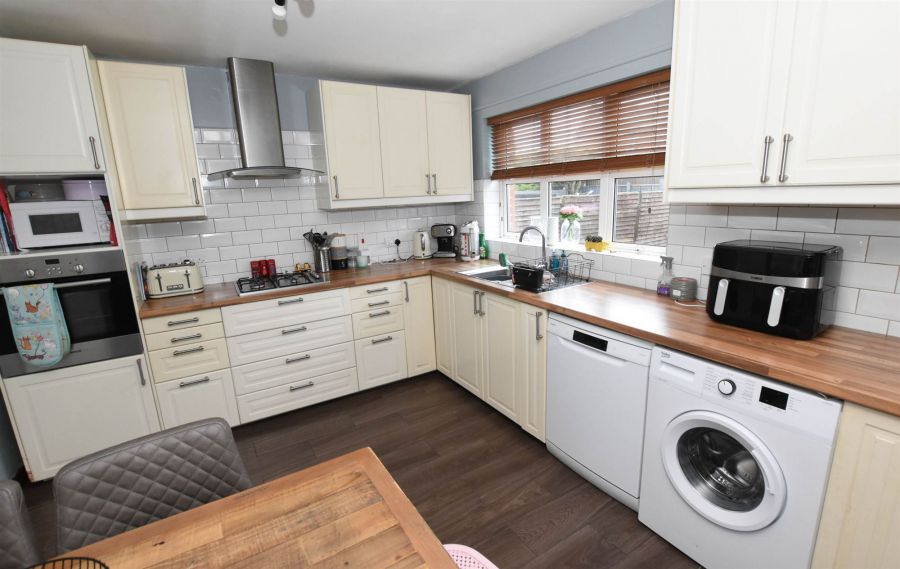 37 Whitethorn Avenue
