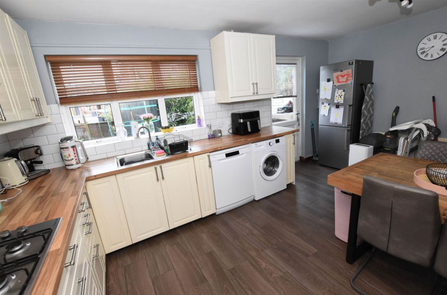 37 Whitethorn Avenue