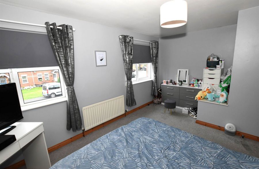 37 Whitethorn Avenue 37 Whitethorn Avenue