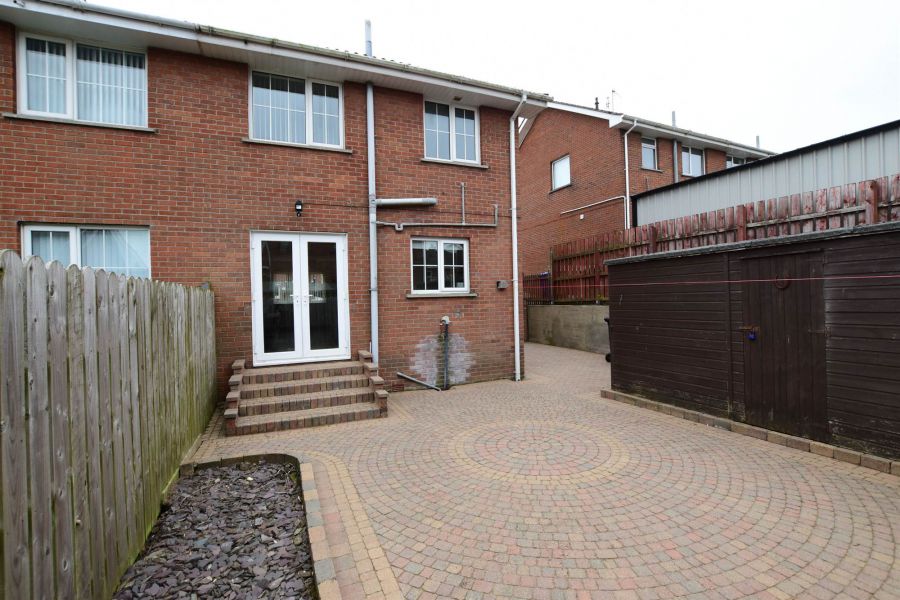 6 Tara Crescent
