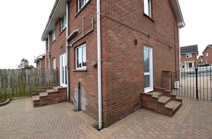 6 Tara Crescent