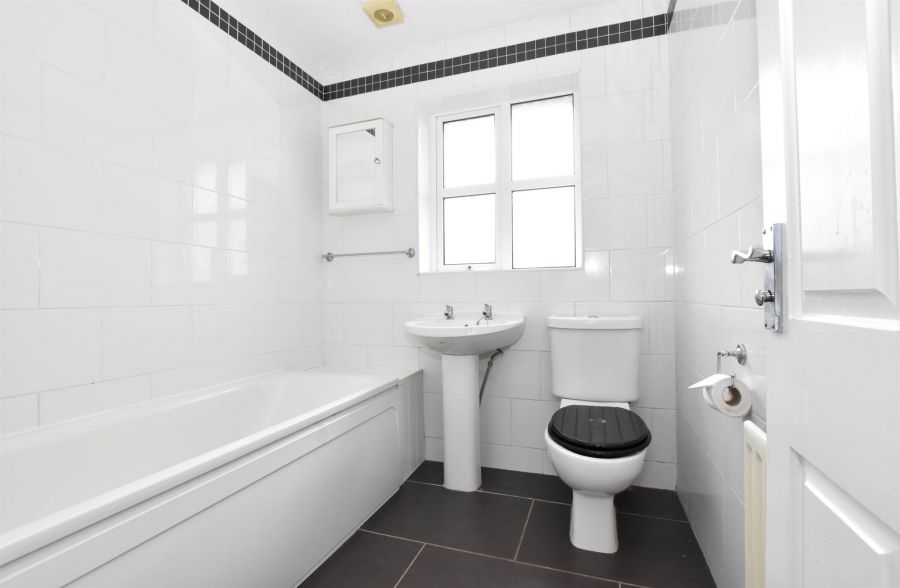 35 Whitethorn Avenue