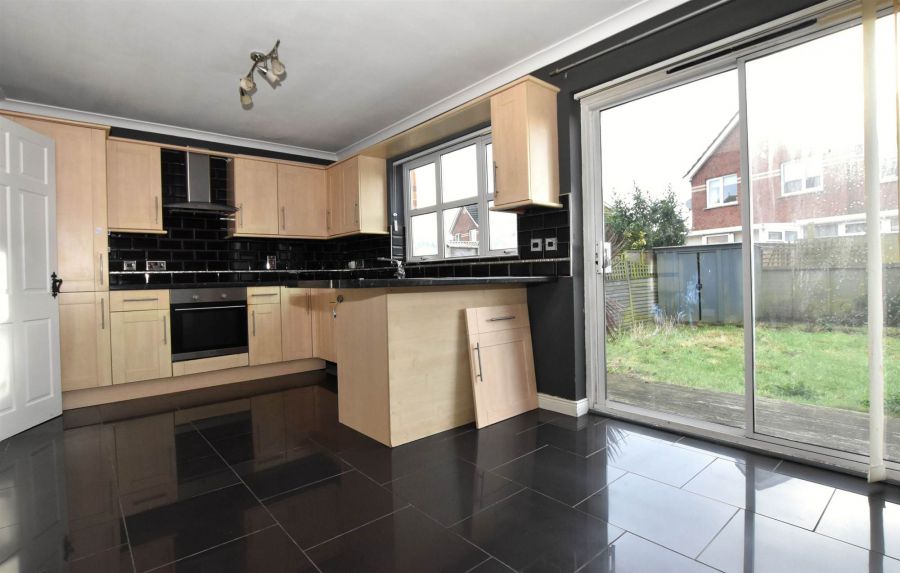 35 Whitethorn Avenue