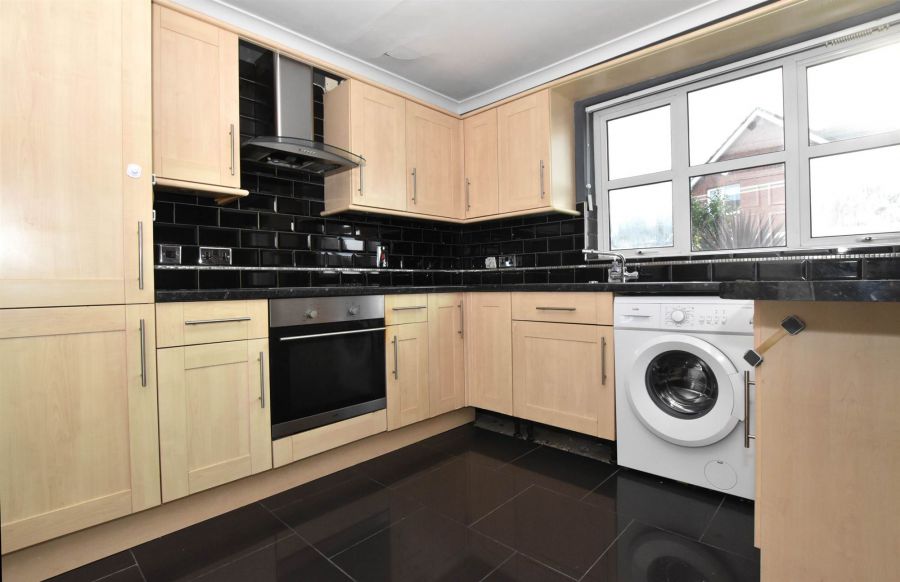 35 Whitethorn Avenue