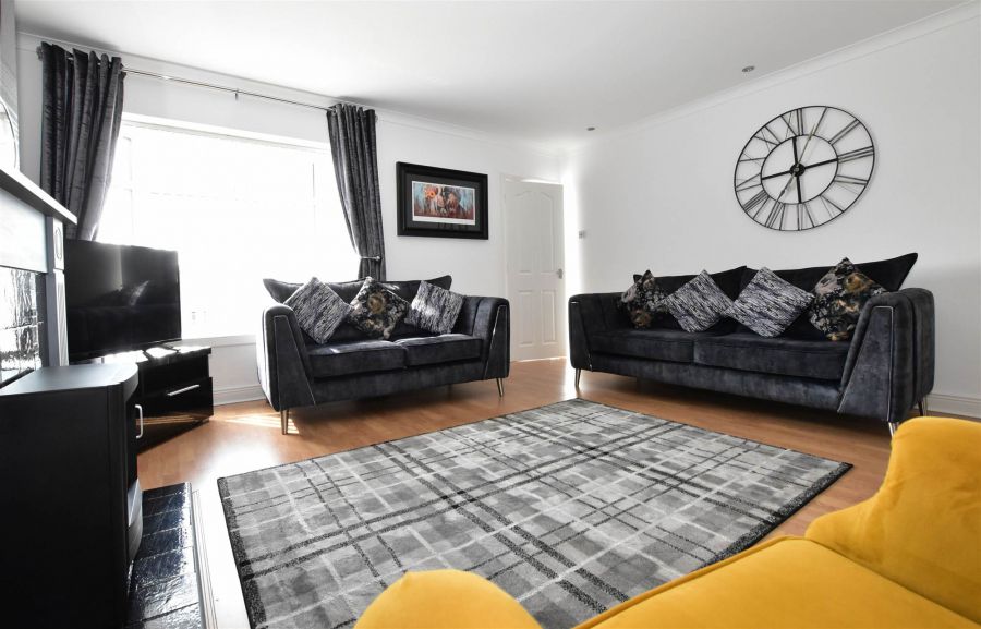 14 Broomhill Park