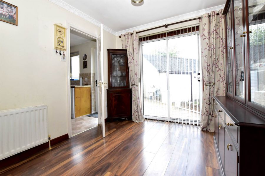 2 Regency Park