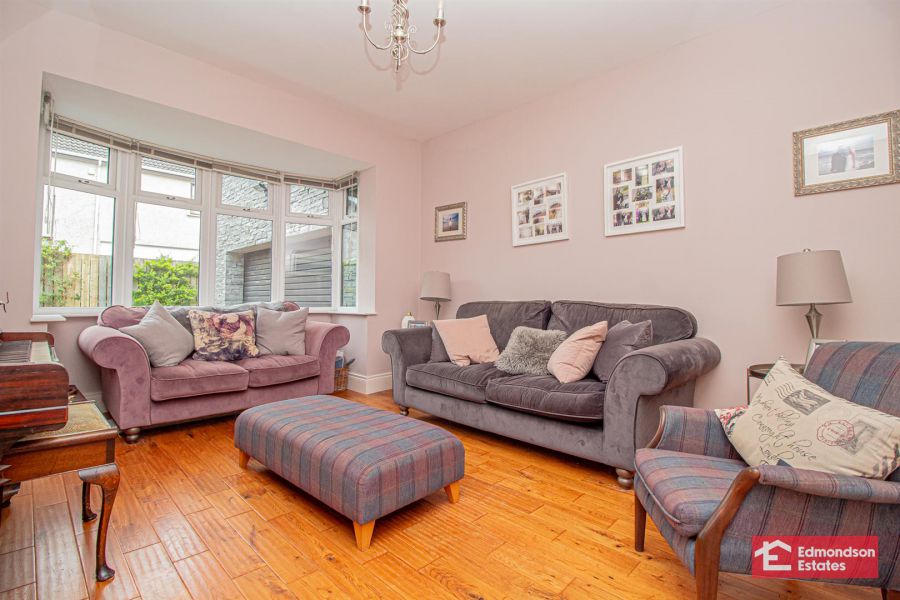 9 Tullyglass Park