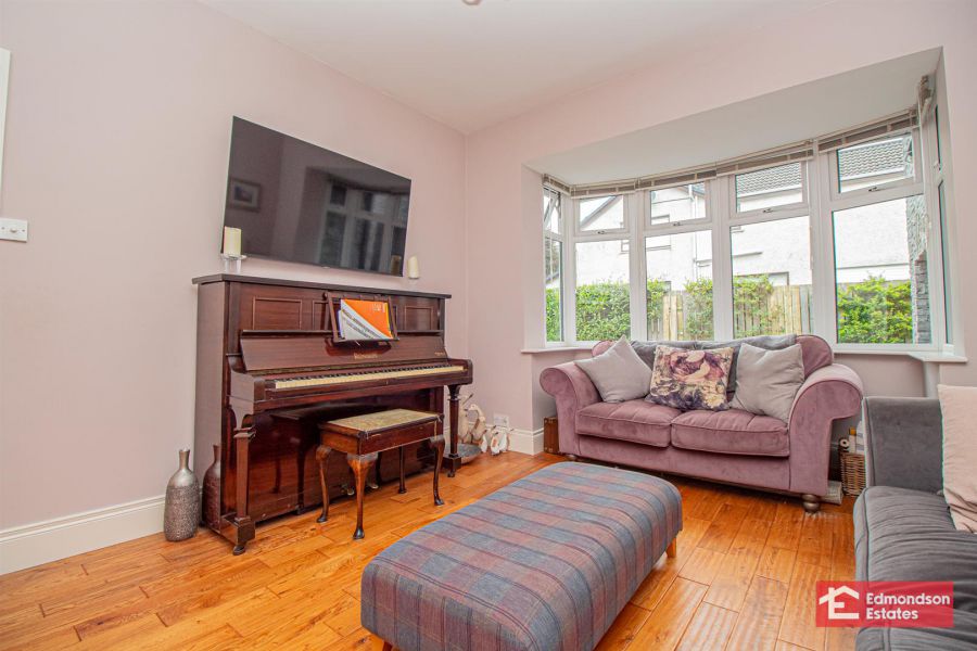 9 Tullyglass Park