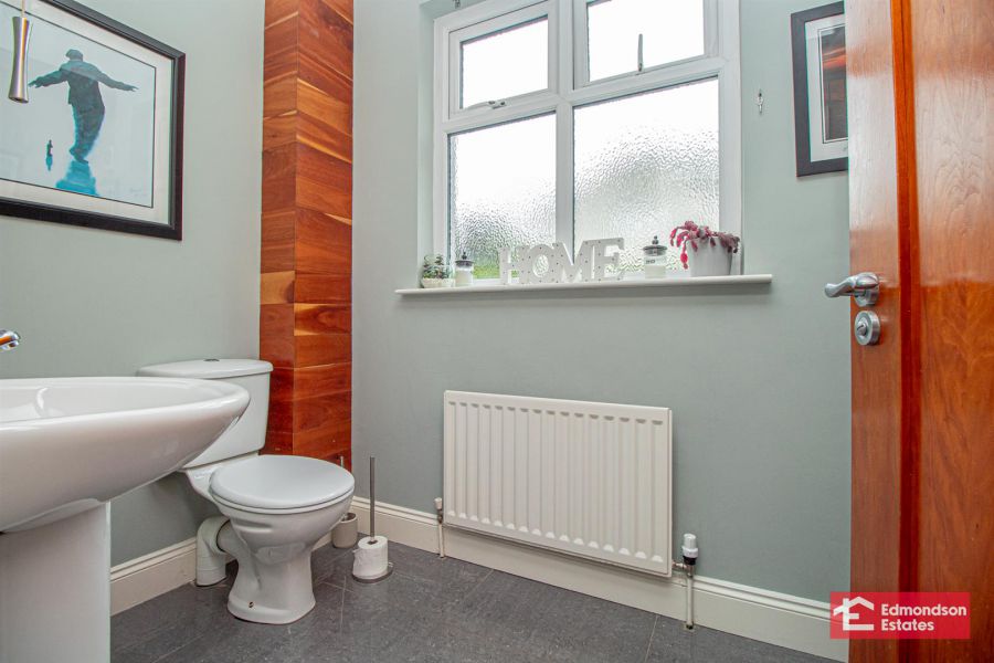 9 Tullyglass Park