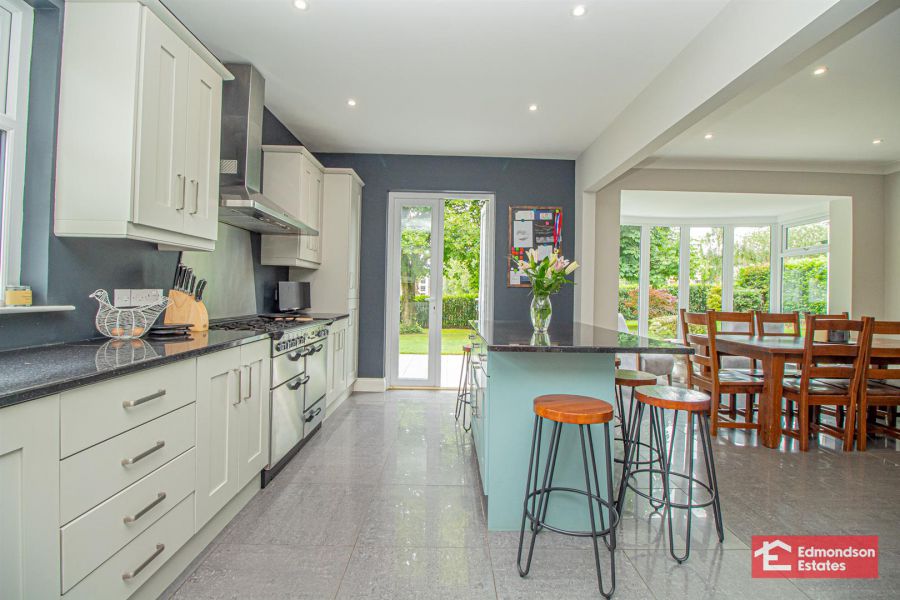 9 Tullyglass Park