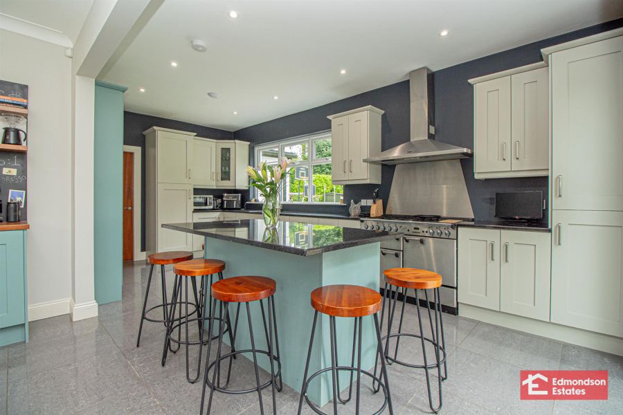 9 Tullyglass Park