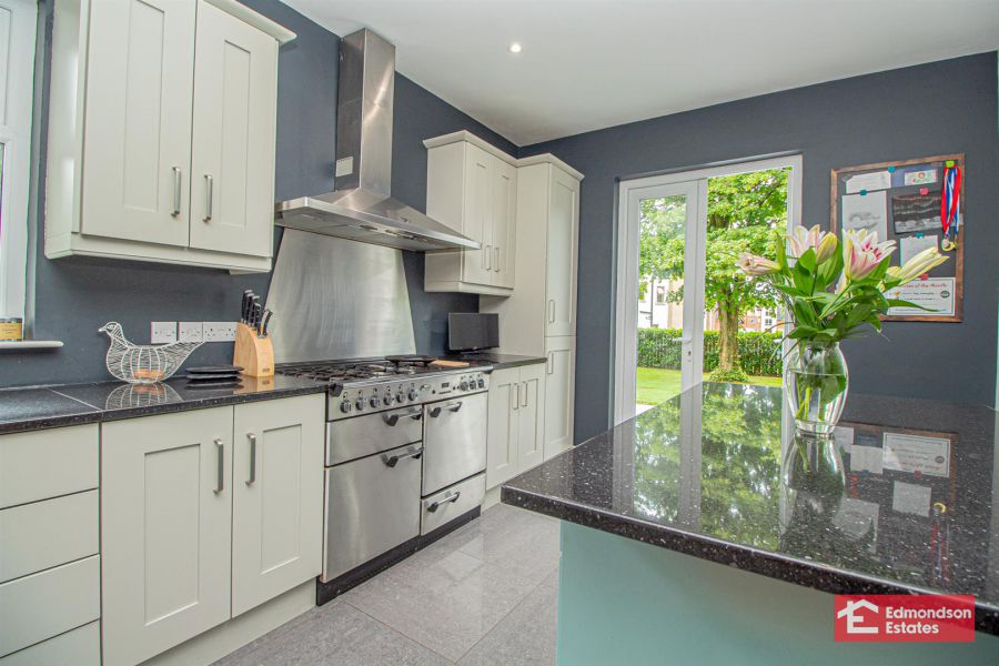 9 Tullyglass Park