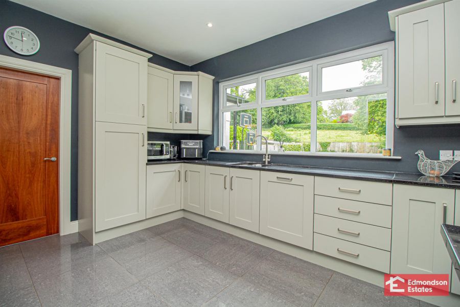 9 Tullyglass Park