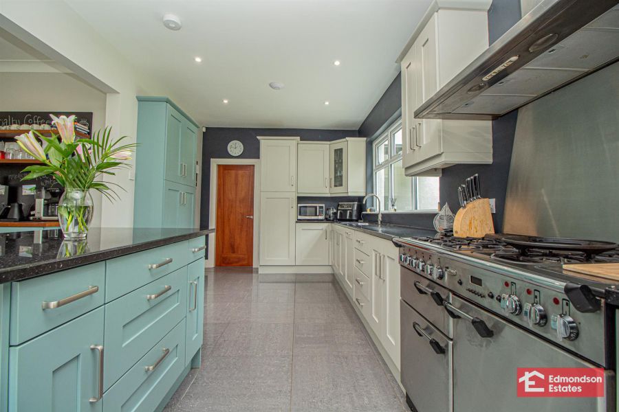 9 Tullyglass Park