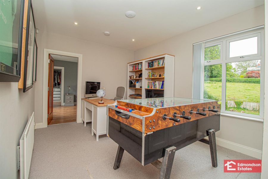 9 Tullyglass Park