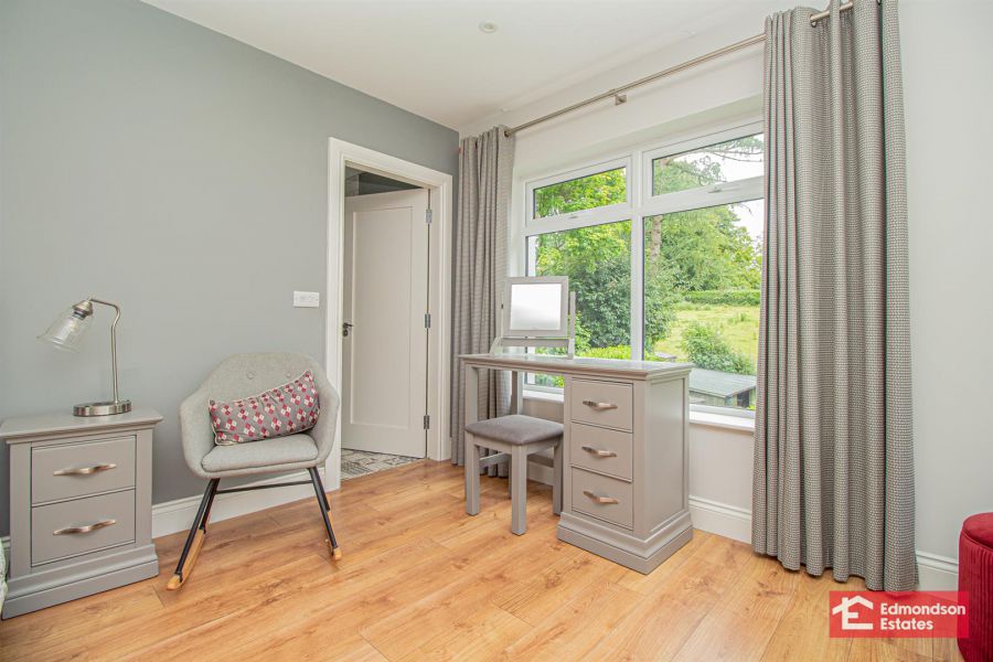 9 Tullyglass Park