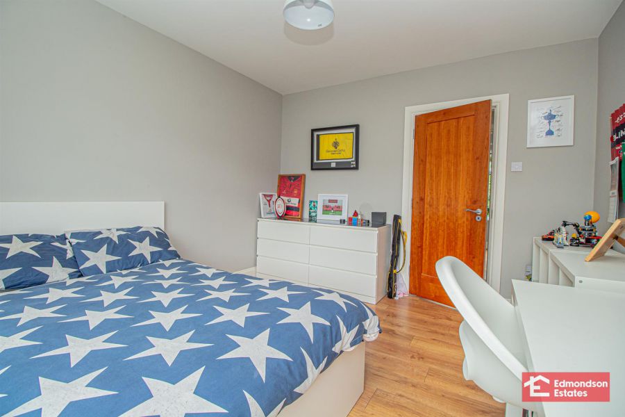 9 Tullyglass Park