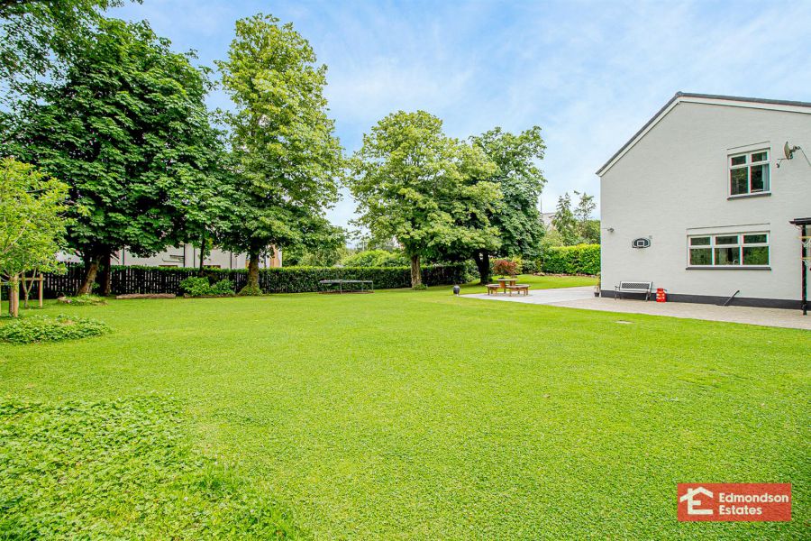 9 Tullyglass Park
