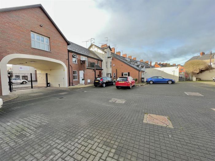 13 Waveney Mews