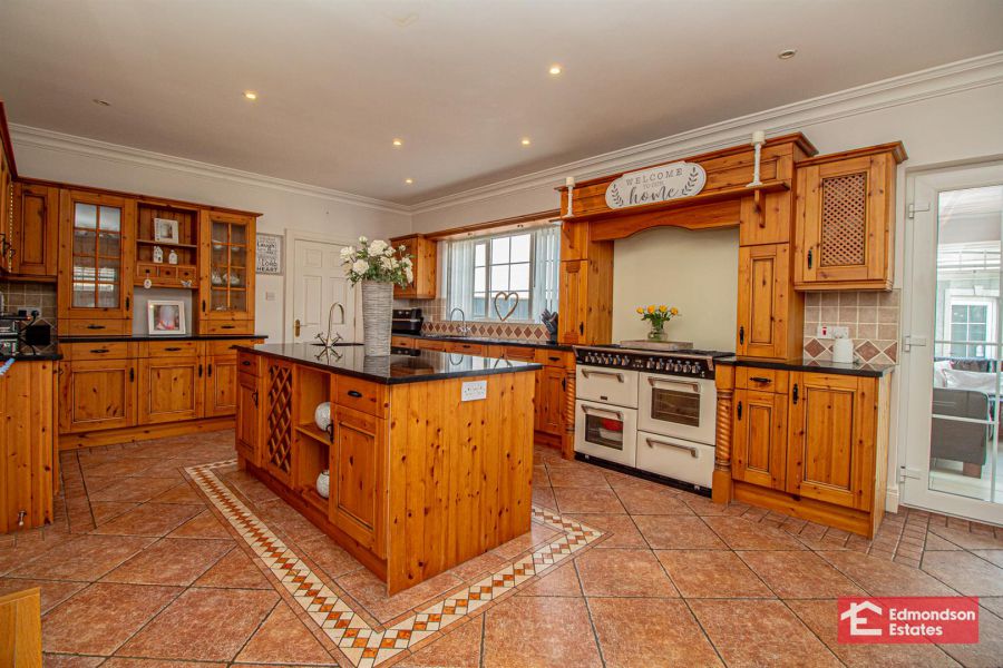 10 Three Trees Manor