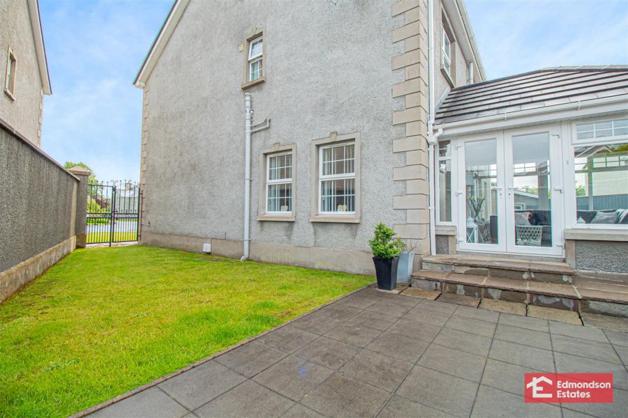 10 Three Trees Manor
