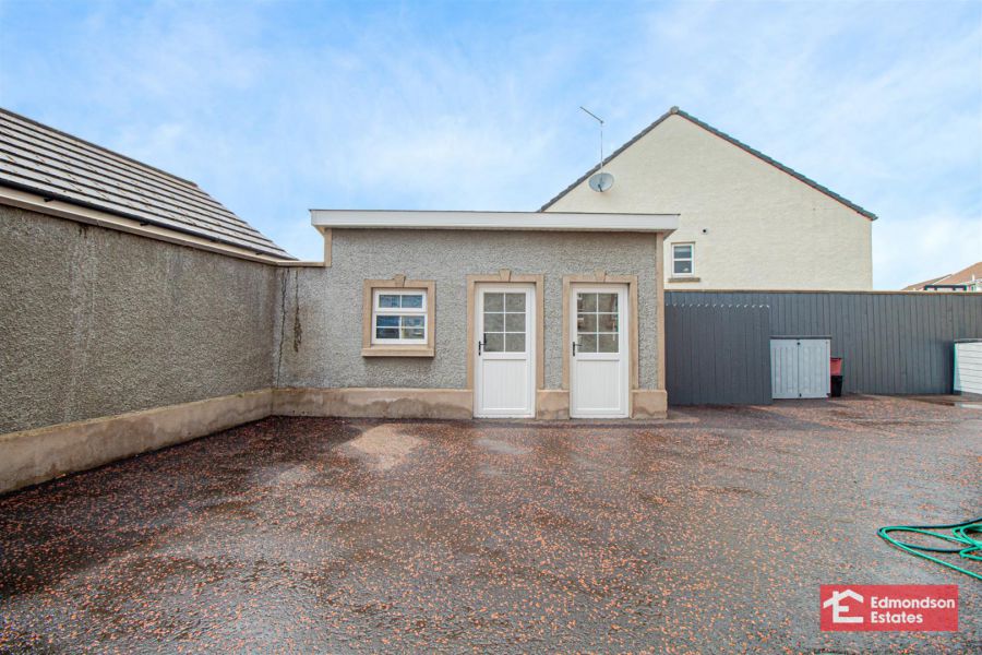 10 Three Trees Manor