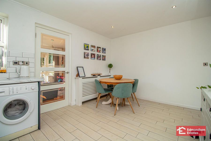 15 Glen Mews