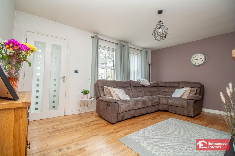 15 Glen Mews