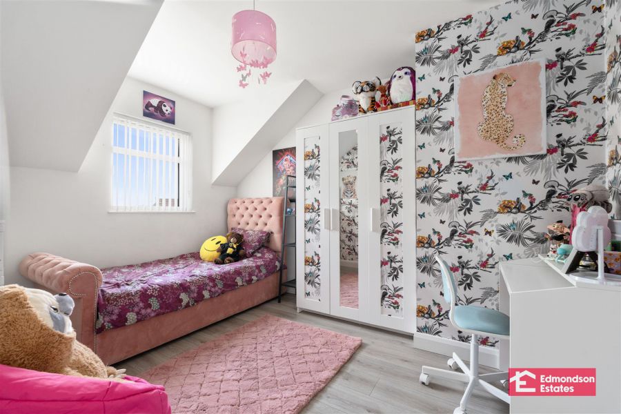 10 Castle Meadows