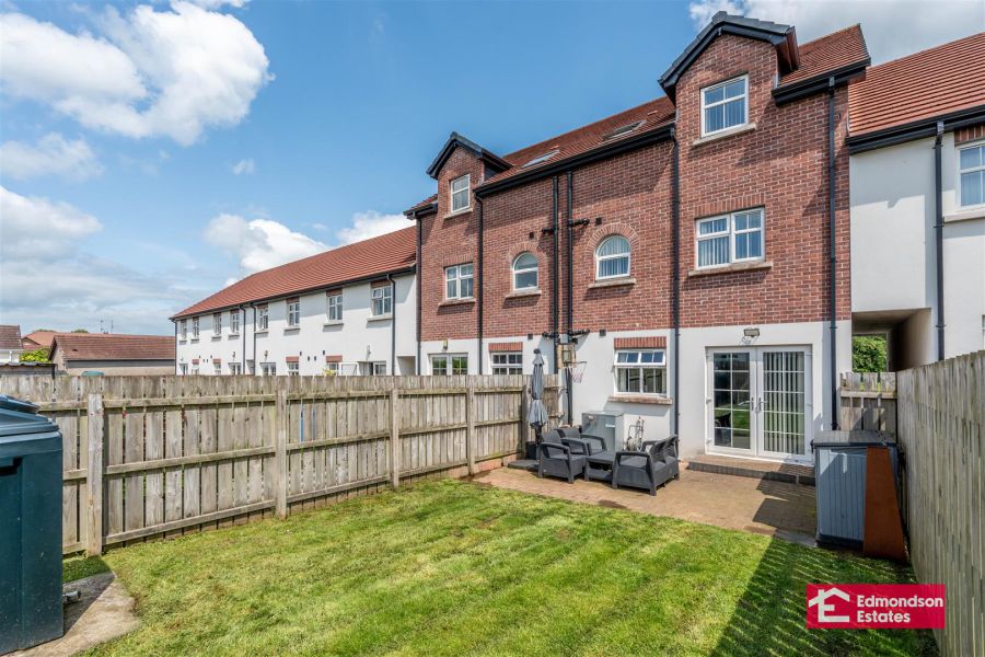 10 Castle Meadows