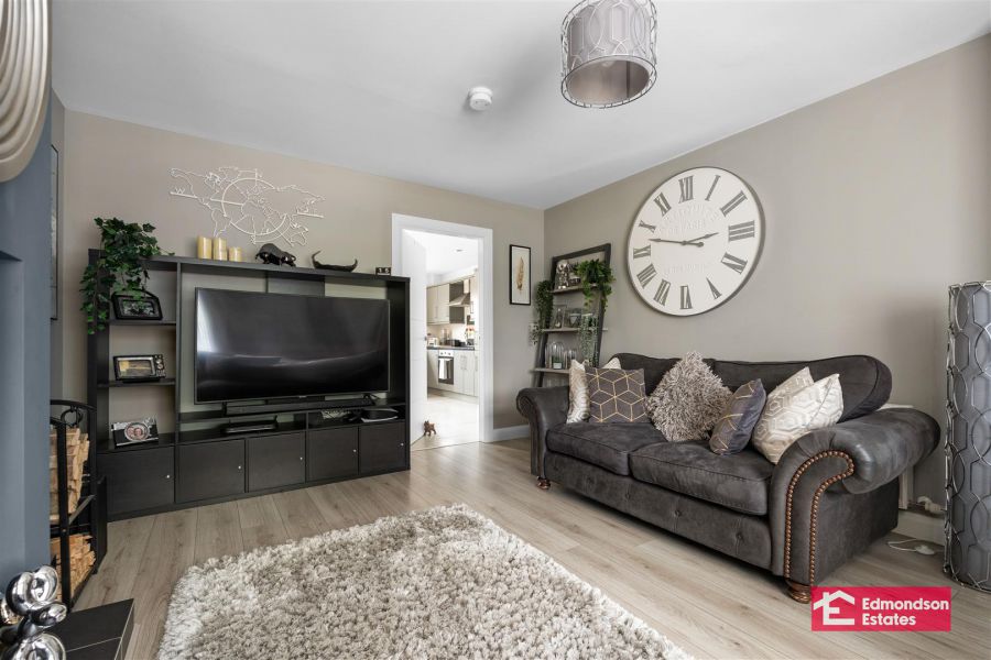 10 Castle Meadows