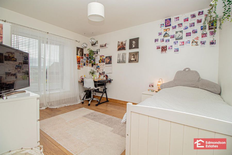 5 Sherwood Avenue