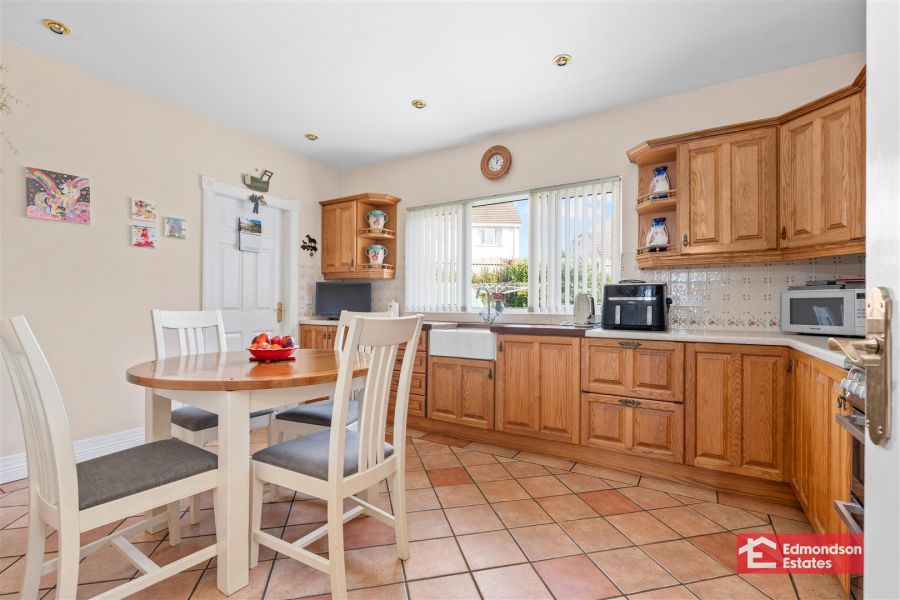 4 Woodcroft Brae
