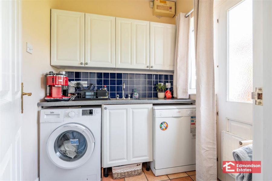 4 Woodcroft Brae