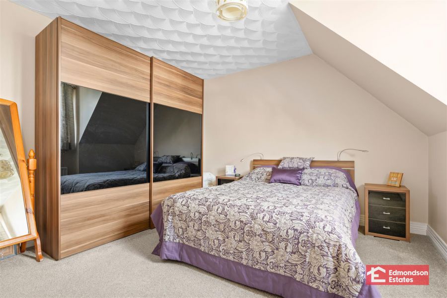 4 Woodcroft Brae