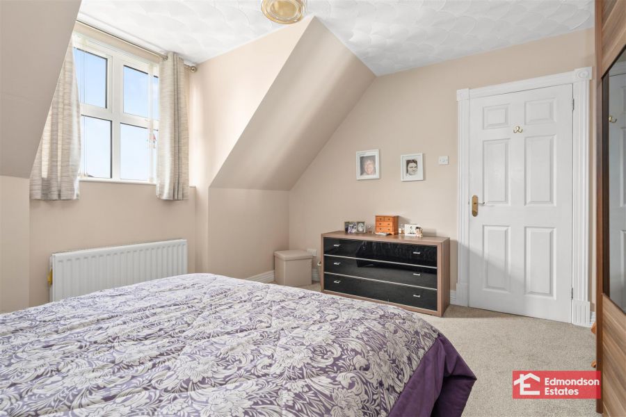 4 Woodcroft Brae