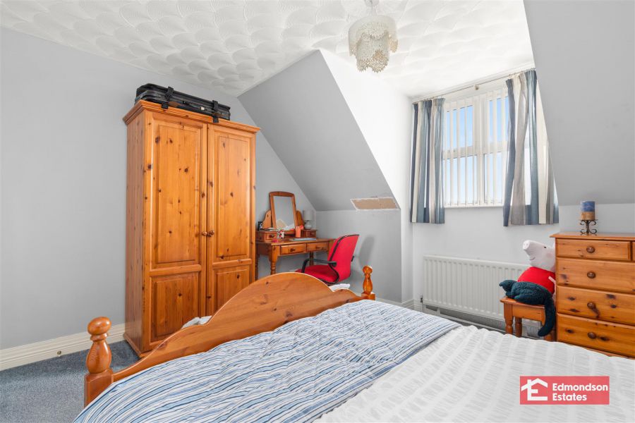 4 Woodcroft Brae
