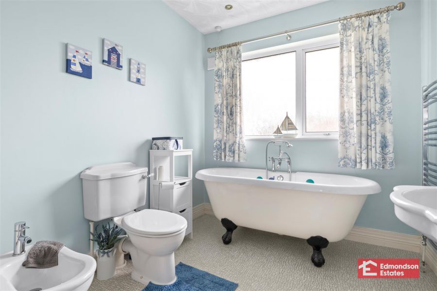 4 Woodcroft Brae