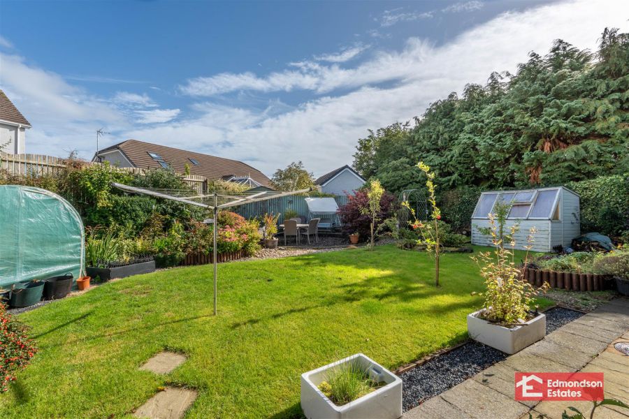 4 Woodcroft Brae