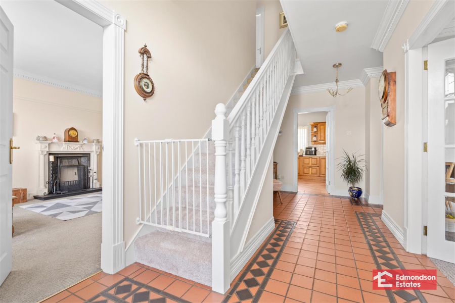 4 Woodcroft Brae